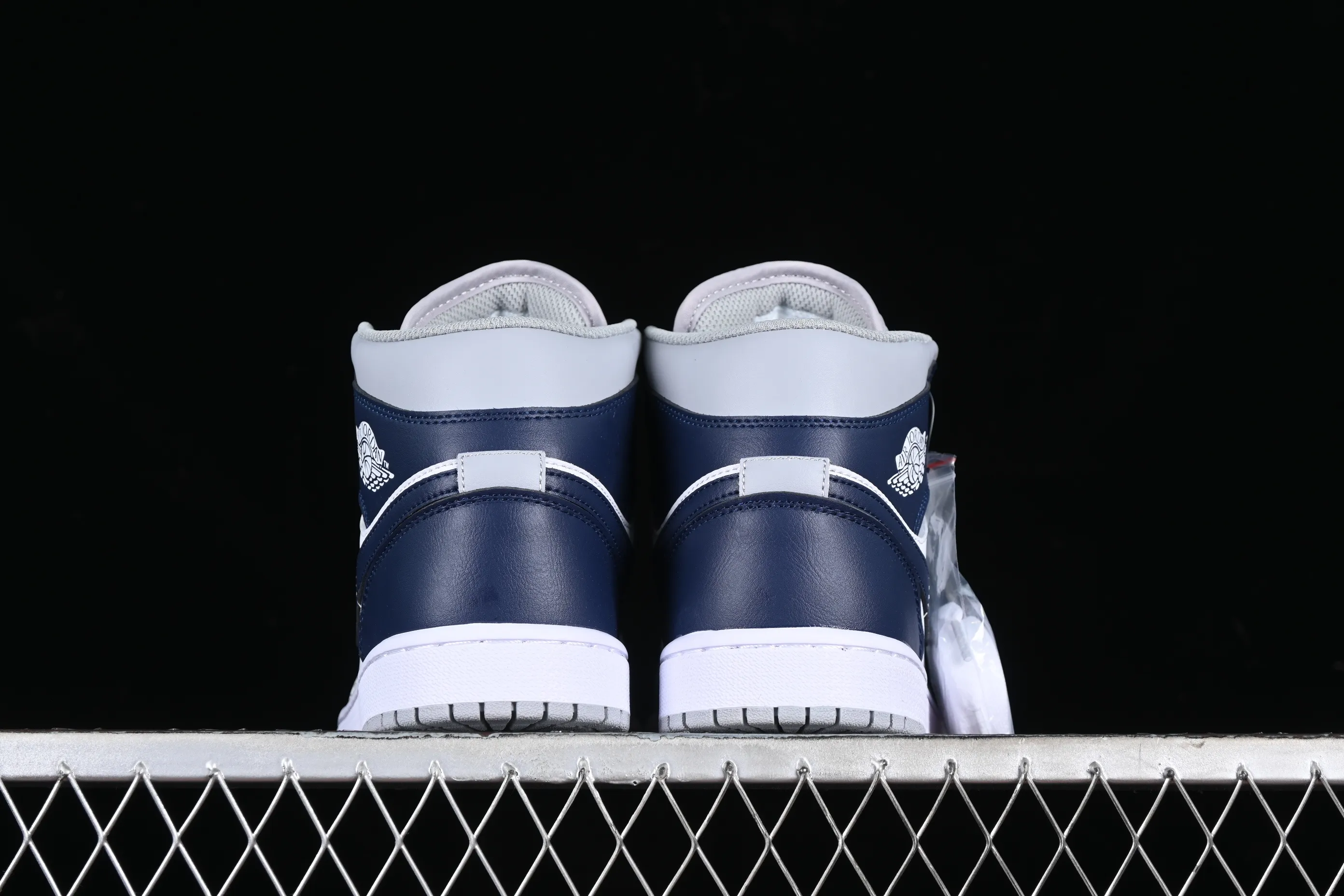 All categories Air Jordan Jordan series basketball shoes Air Jordan 1 Mid Air Jordan 1 Mid AJ1 Joe 1 gray blue Zhongbang basketball shoes DQ8426-104